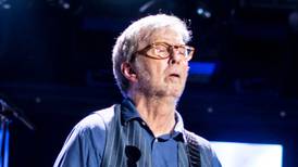 Eric Clapton financia banda antivacunas