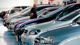 La inflación se ‘encarrera’ y aumenta 12% el precio de autos en México