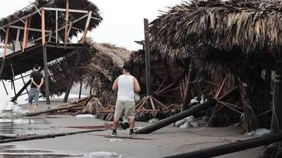 Operación ‘Otis’: Marina envía maquinaria y elementos de auxilio en Guerrero tras paso de huracán