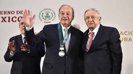 Carlos Slim recibe el Premio Nacional de Ingeniería