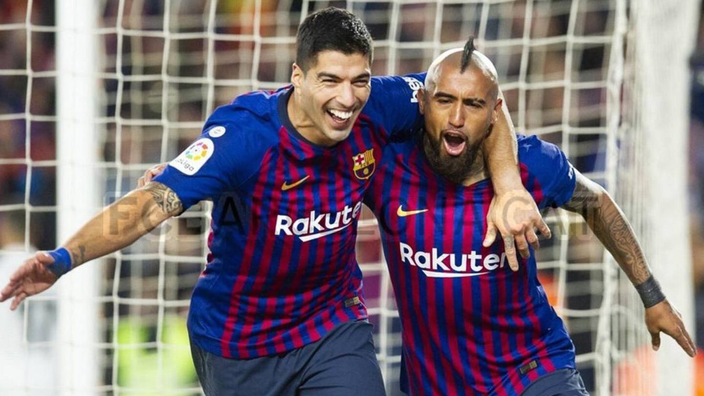 Los ven fuera del Barcelona: Los clubes que ficharían a Luis Suárez y Arturo Vidal