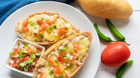 ‘Mi tía inventó los molletes’, dice Yordi Rosado; este es el origen del platillo mexicano