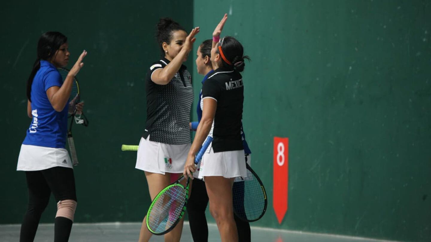 ¡31 oros y contando! Guadalupe Hernández y Ariana Cepeda triunfan en frontenis dobles