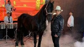 Marco Flores, diputado y vocalista de Banda Jerez, sufre caída con caballo: ‘Gajes de el Oficio’