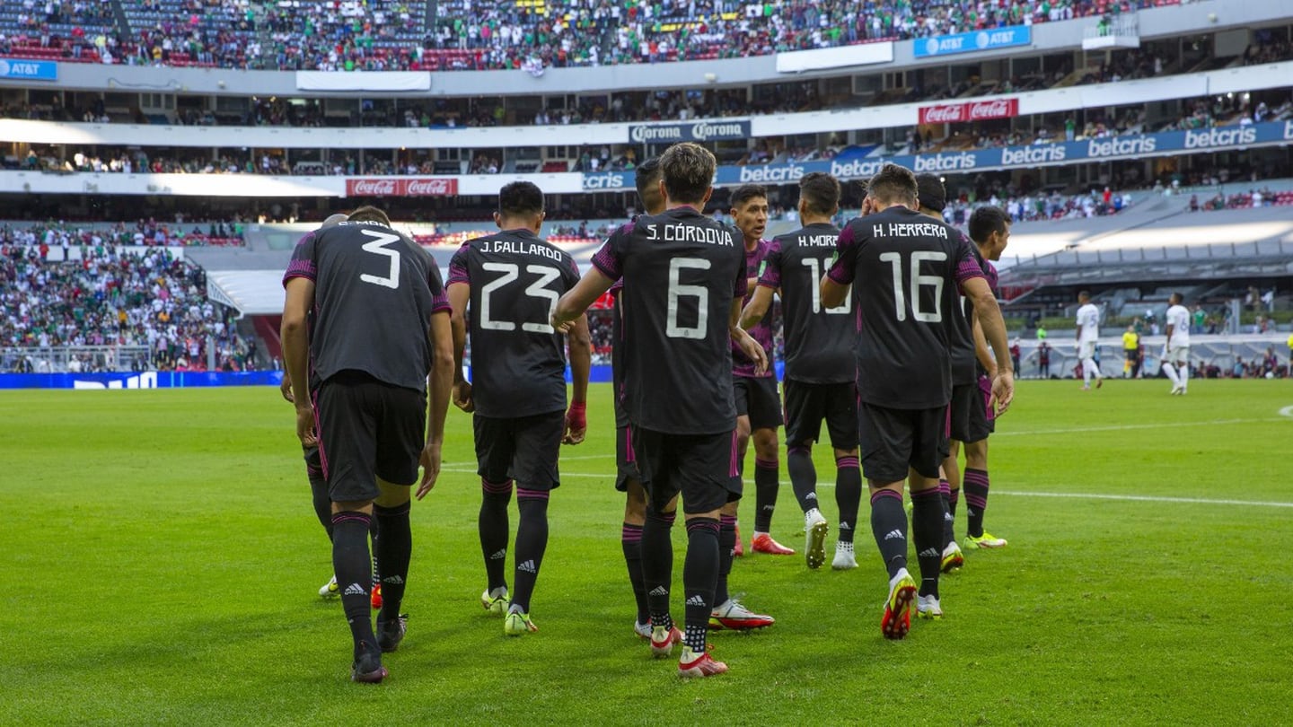 México derrota 3-0 a Honduras en el Estadio Azteca