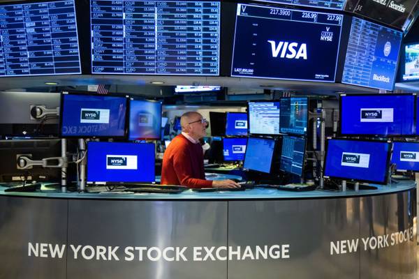 ‘Sale’ el sol en Wall Street: Cierra con ganancias tras protección ante crisis bancarias