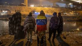 México ofrece 110 dólares y empleo a migrantes venezolanos para que regresen a su país