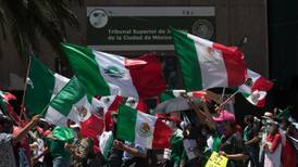 FRENAAA inicia plantón en Avenida Juárez en protesta contra AMLO