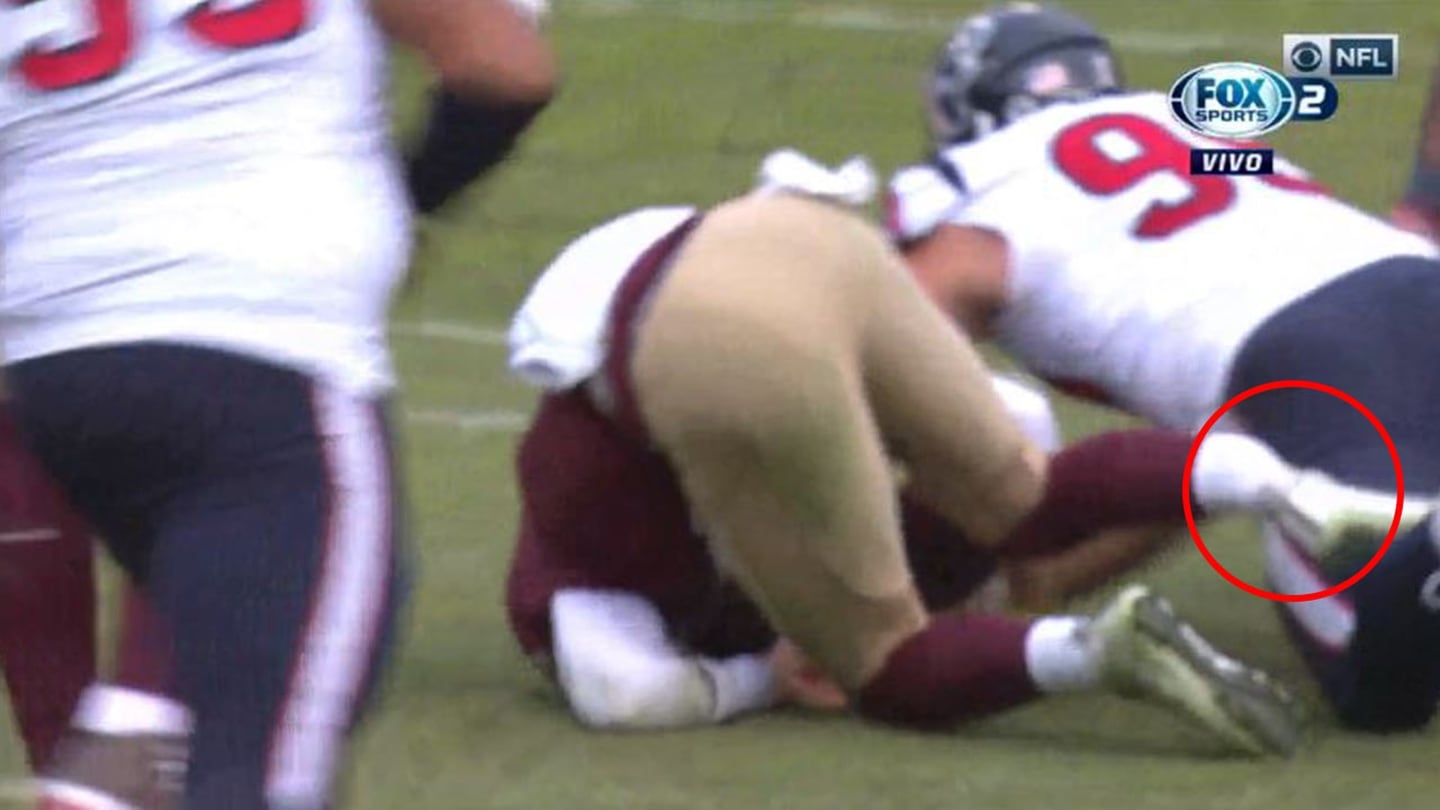 Alex Smith se fracturó el tobillo derecho en derrota de Washington ante Texans (VIDEO)