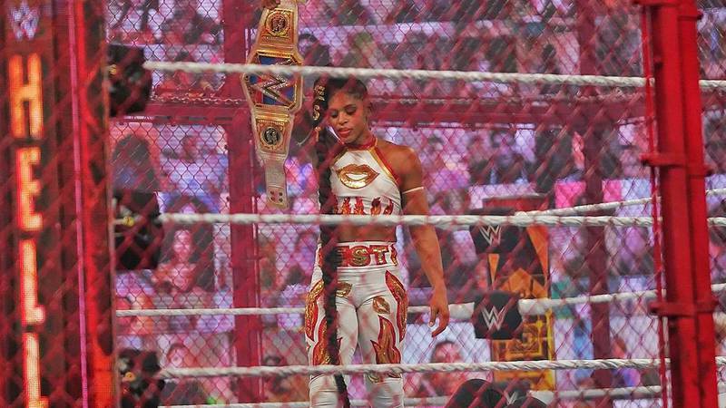 AND STILL! Bianca Belair retuvo el Campeonato Femenino de SmackDown en Hell in a Cell