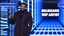 Drake rompe el récord de Taylor Swift y gana 12 premios Billboard