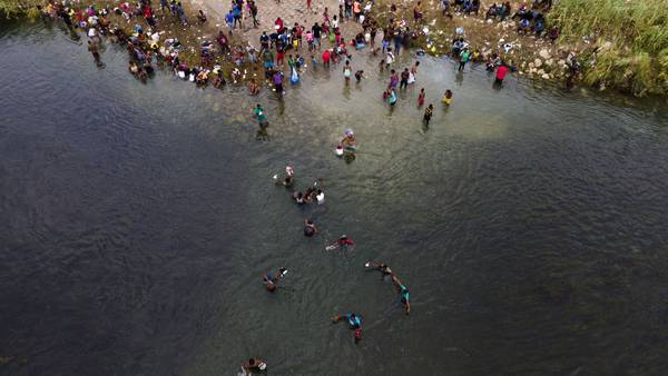 ¿Qué está pasando con los migrantes haitianos en la frontera de México con EU?