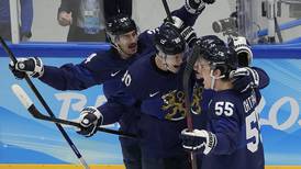 Finlandia ‘cierra’ Beijing 2022 con campanada: derrota al ROC y se lleva el oro en hockey varonil