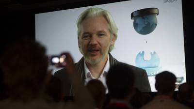 ¡Vivan los novios! Julian Assange, fundador de Wikileaks, se casará dentro de la cárcel