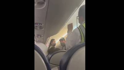 Familia supuestamente indígena acusa racismo en vuelo de Aeroméxico; empresa se deslinda 