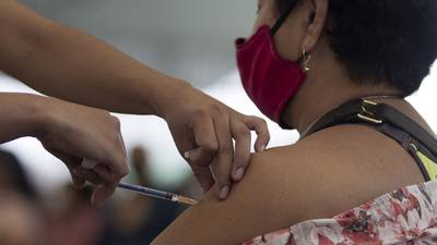 Empresas comenzarán a vacunar a trabajadores contra COVID a partir de julio, prevé la Coparmex