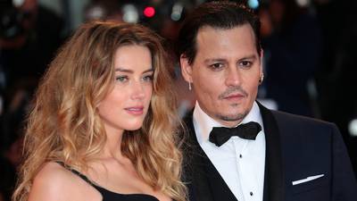 ‘Su abogado le dijo que lo hiciera’: Revelan mensajes de padres de Amber Heard a Depp