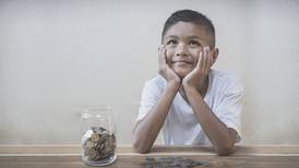 4 pasos para enseñar a tus hijos a administrar su dinero 
