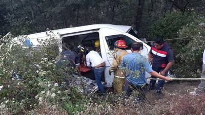Tragedia en Joquicingo: Autobús choca contra una casa y hay al menos 19 muertos