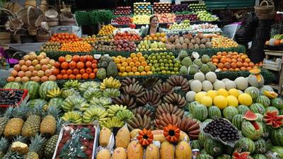 Olas de calor suben el precio de frutas y verduras: Banxico