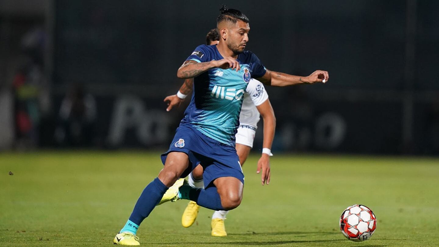 Golazo de 'Tecatito' Corona en la derrota del Porto ante Famalicão