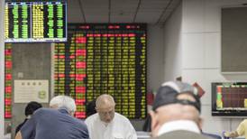 Bolsa de Shanghái sube y da 'un respiro' a mercados en Asia