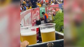 Sed ‘de la mala’: Exhiben venta de cerveza con agua de hielera en Estadio Universitario