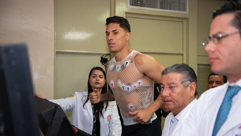 ¿Salcedo tiene garantizado ser titular en Tigres? La imperdible respuesta de 'Tuca' Ferretti