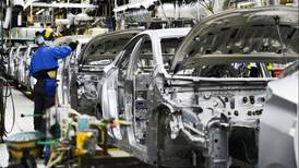 Impacto en inversiones por elevar salarios en sector automotor es incierto: Moody’s