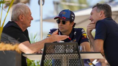 La conversación que mantuvo a Helmut Marko, crítico de ‘Checo’ y mentor de Verstappen, en Red Bull