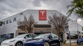 Acciones de Tesla se disparan por plan de Musk de lanzar vehículos eléctricos más baratos