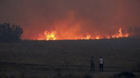 Incendio forestal en Grecia sin control; fuego se acerca a Turquía