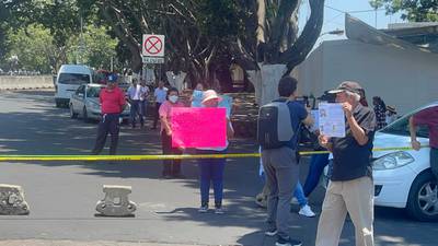Bloquean acceso a Cuernavaca por desaparición de 3 jóvenes que viajaron a CDMX
