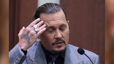 Johnny Depp declara que consumía drogas y alcohol para lidiar con el abuso de Amber Heard