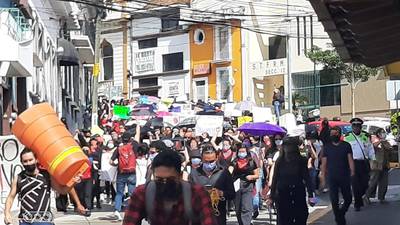 Estudiantes marchan en Veracruz en protesta por hostigamiento y acoso