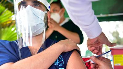 Vacunación contra coronavirus en México: Se aplican 2,027 nuevas dosis; van 677,539 en total
