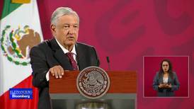 Banxico tiene que bajar más la tasa de interés para que gente pida préstamos: López Obrador