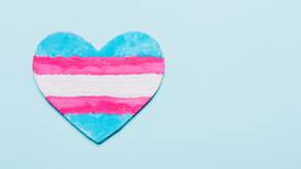 Acosan a hospital en Washington, EU, por atender a jóvenes transgénero