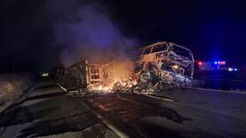 Autobús choca contra un tráiler en la carretera Mazatlán-Culiacán; hay al menos 22 muertos