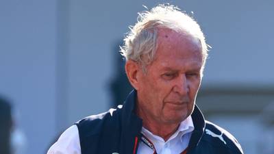 Helmut Marko recibe fuerte advertencia de la FIA por comentarios a ‘Checo’ Pérez