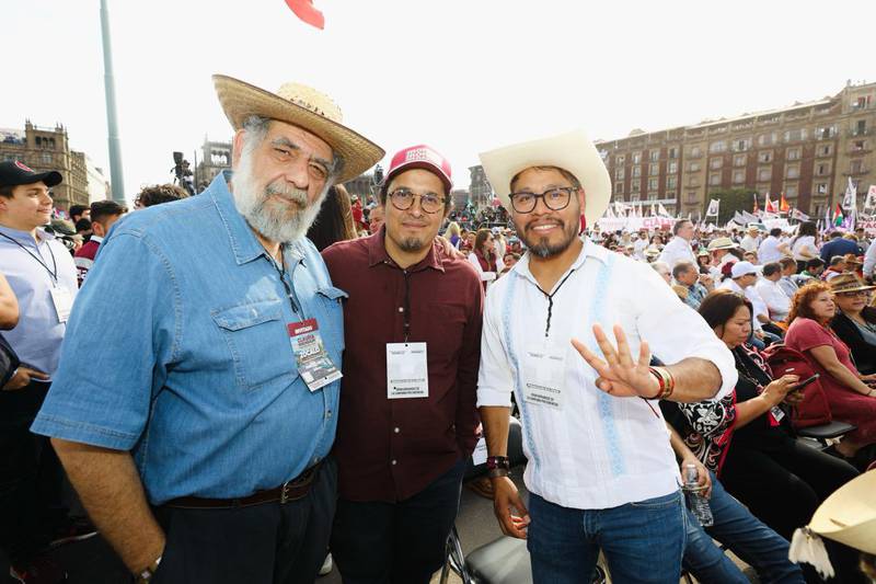 Manuel Vázquez (extrema derecha) habló sobre el caso Ayotzinapa, en el que desaparecieron 43 estudiantes.