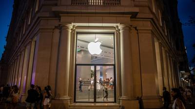 Apple tiene ganancias optimistas, pero ‘débiles’ en 4T de su año fiscal