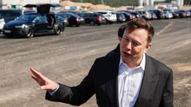 'Algo falso está pasando con las pruebas': Musk no se 'baja del tren' de postura conspirativa sobre COVID-19