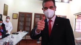 Lorenzo Córdova, consejero presidente del INE, emite su voto