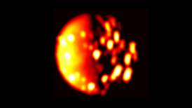 NASA reporta el descubrimiento de un posible volcán en luna de Júpiter
