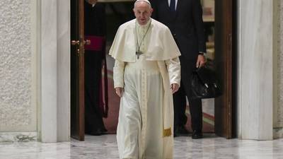 ‘Basta al comercio indiscriminado de armas’, pide el Papa Francisco tras la masacre en Texas 