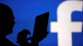 Facebook revela sistemas para detectar desnudos infantiles y ciberacoso a menores