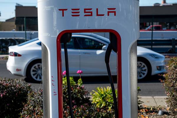 Se cancela el ‘megarrecorte’: Musk mete reversa y recontrata a trabajadores de Tesla Supercharging