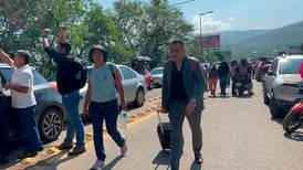 Bloqueos de maestros en Oaxaca: hay 10 vuelos suspendidos y un millón de alumnos sin clases 