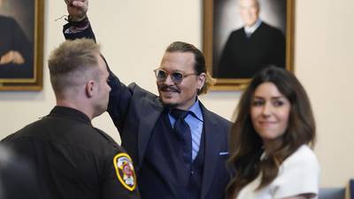 ‘El jurado me devolvió mi vida’, dice Johnny Depp tras ganar demanda a Amber Heard